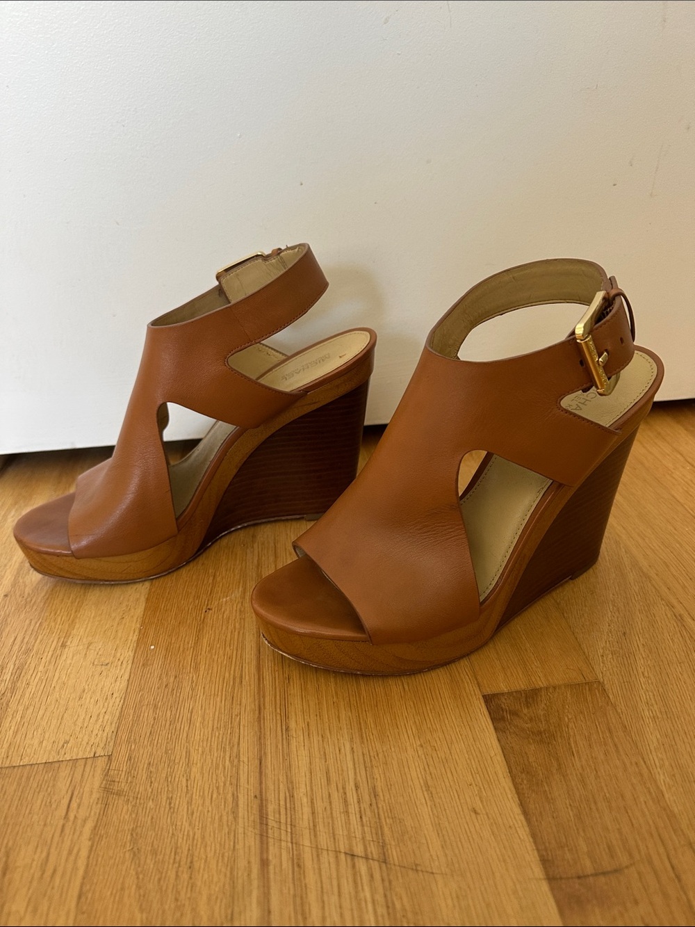 Michael Kors Tan Leather Wedge Sandals with Gold Buckle - Picture 2 of 4